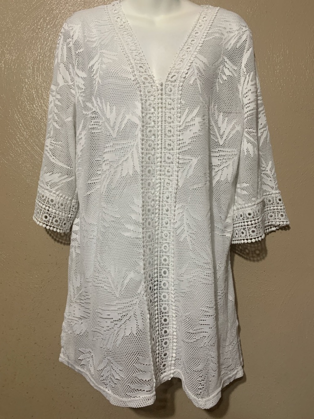 Club Z Collection size M White Crochet V-Neck Tunic Swimsuit Cover Up